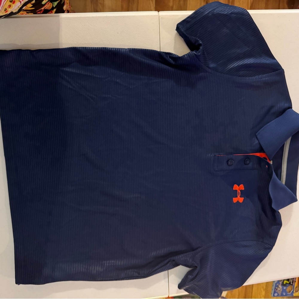 Boys under Armour polo in nice conditions